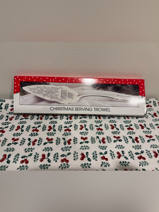 Other - Christmas Serving Trowel in Silver